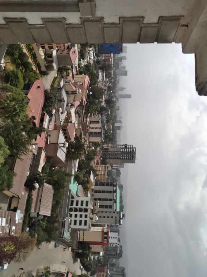 Elmos Hotel Addis Ababa Bagian luar foto
