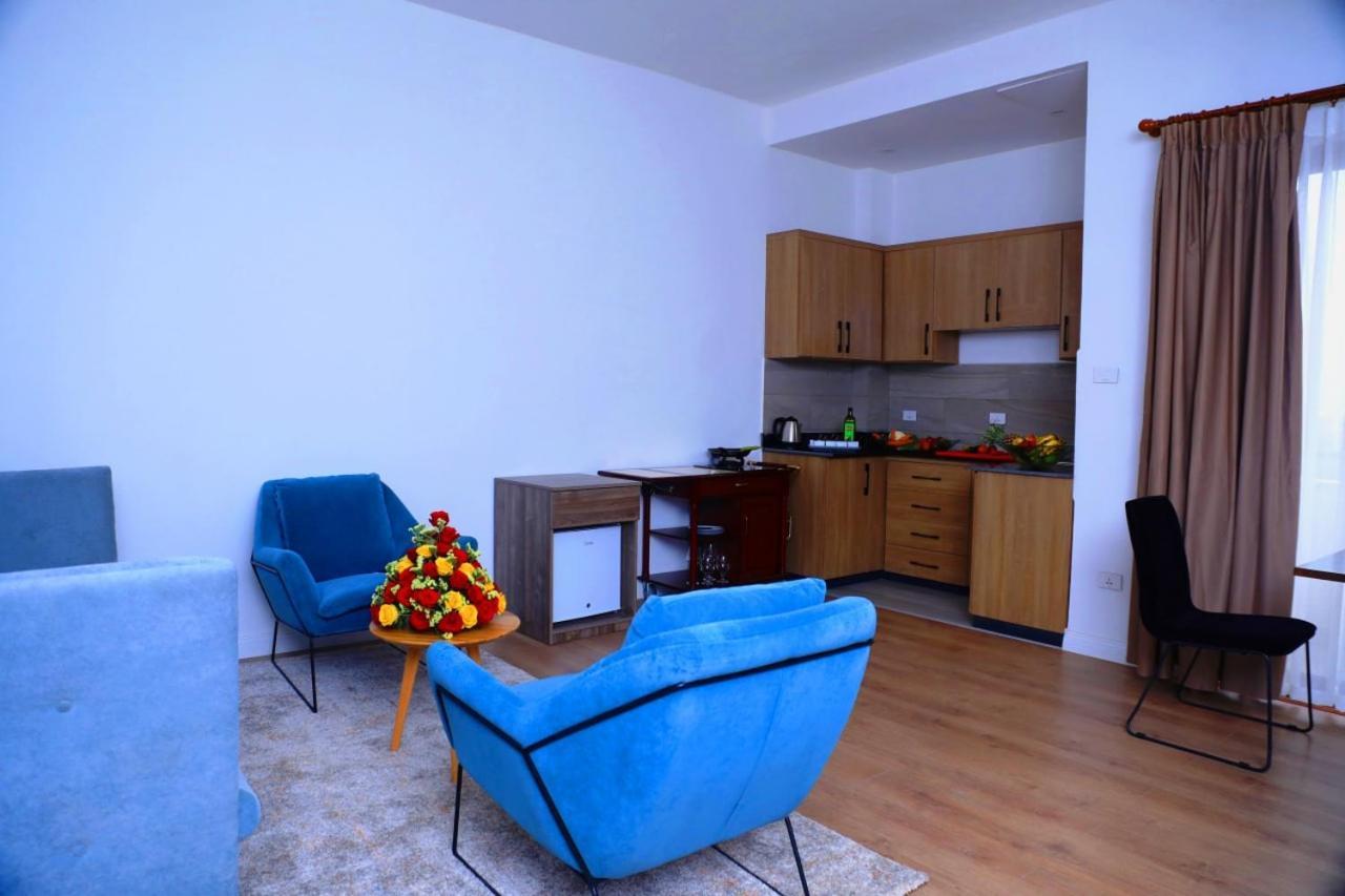 Elmos Hotel Addis Ababa Bagian luar foto